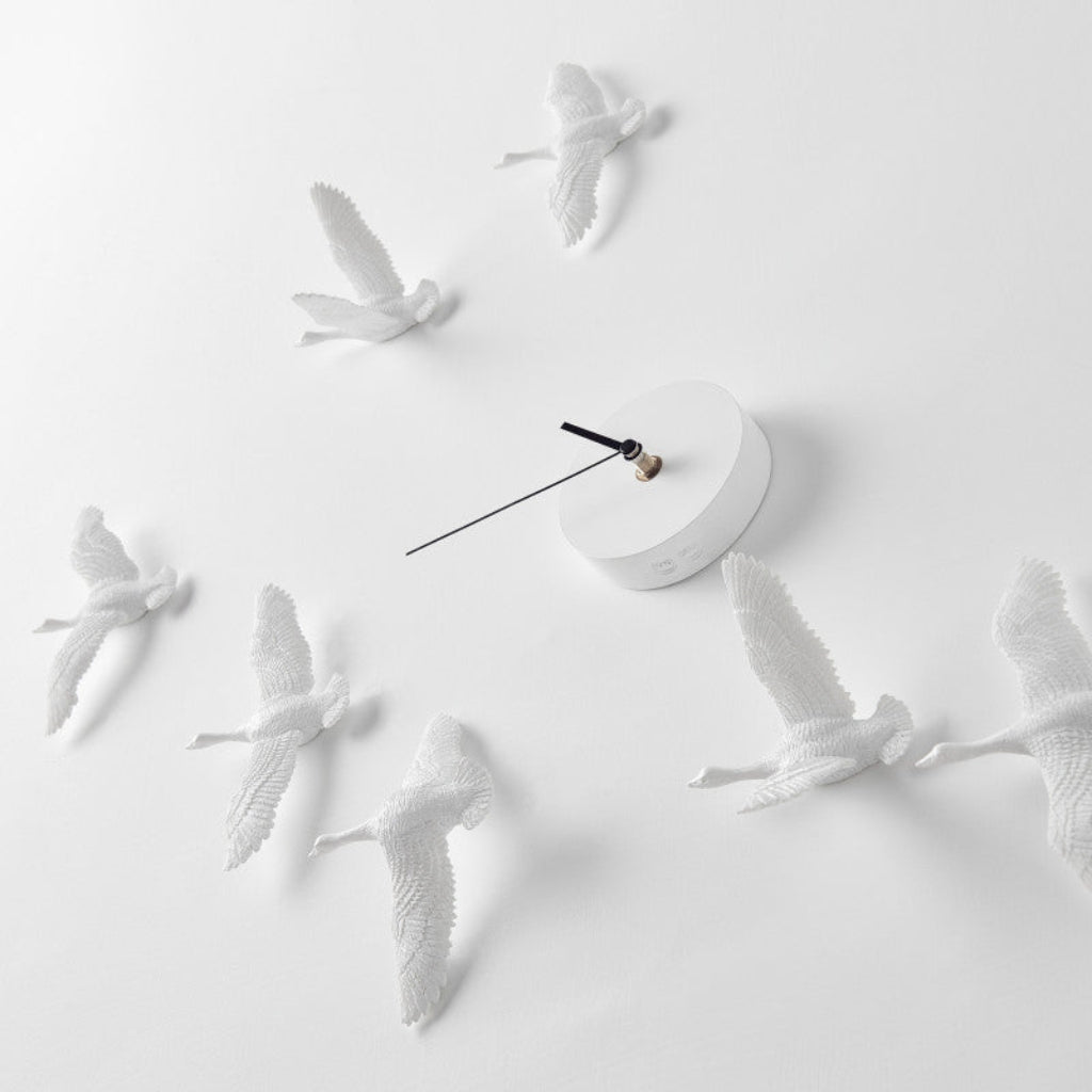 Clock Haoshi Migratory V Form Spacio India