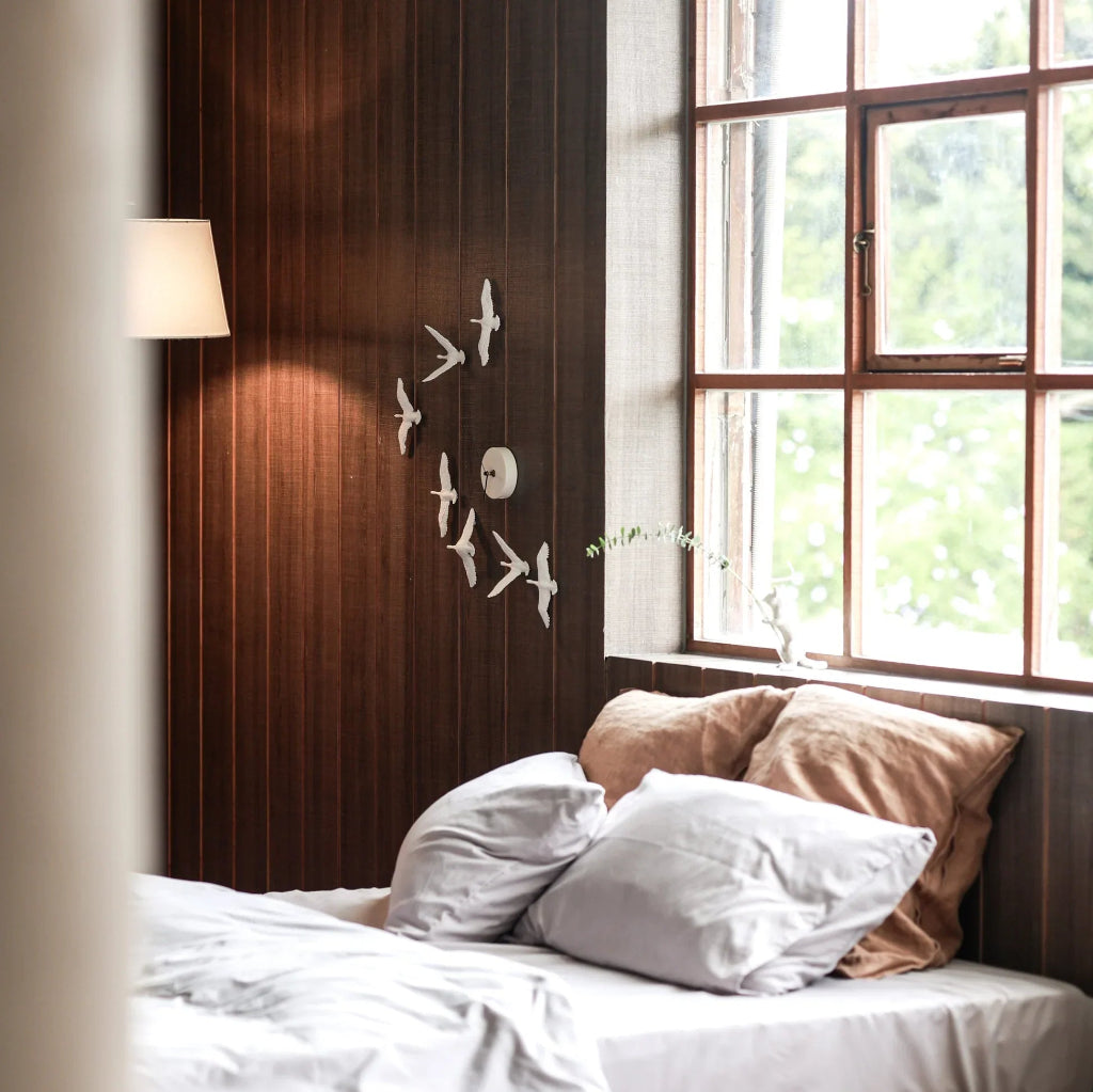 Clock Haoshi Migratory V Form Spacio India