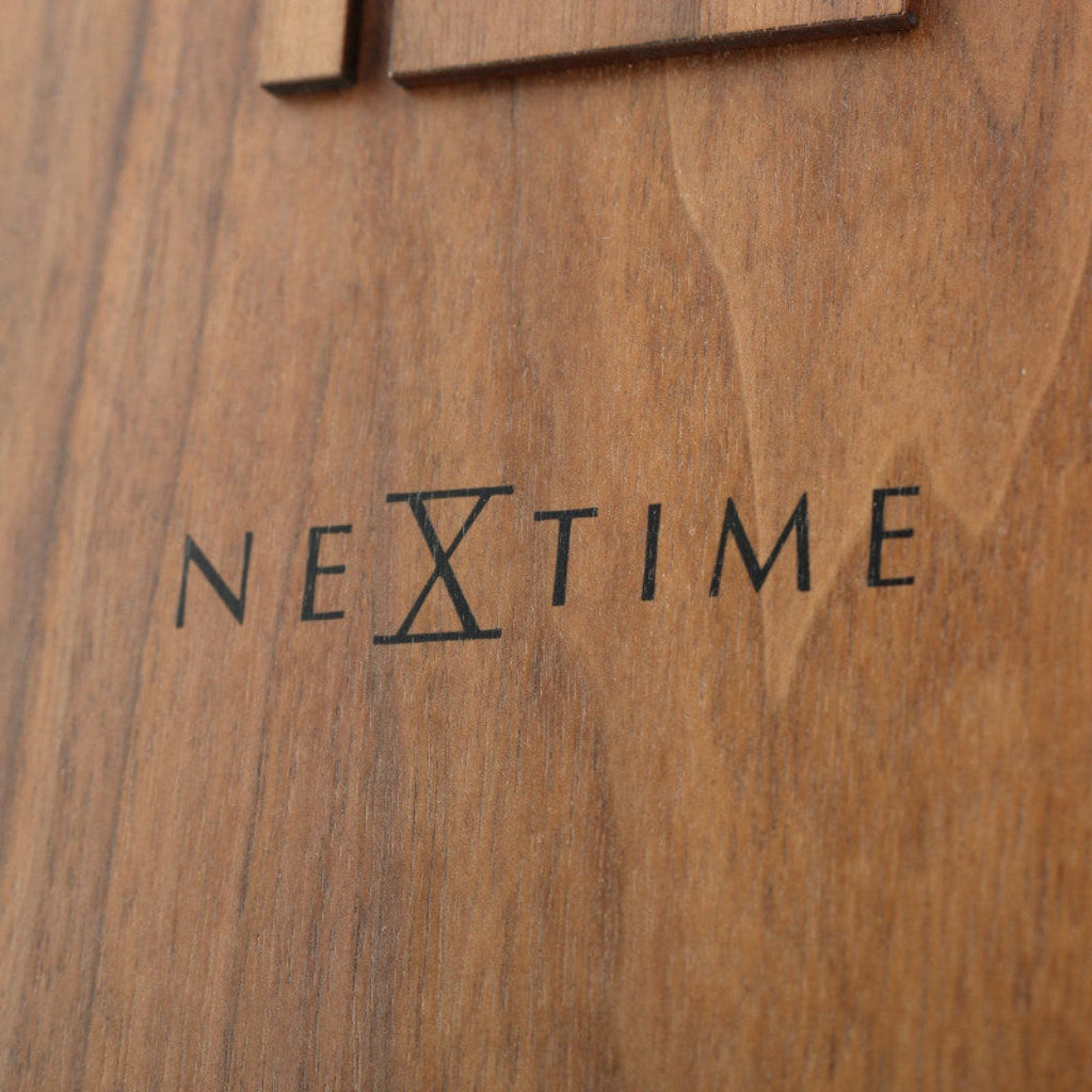Wooden surface with 'NEXTIME' branding